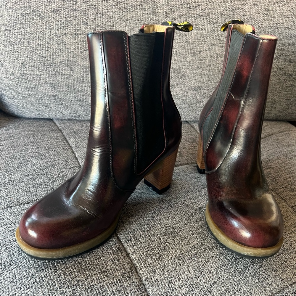 ❌SOLD❌Dr. martens Darla cherry red